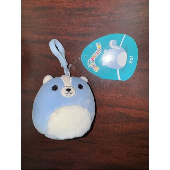 NWT Sol Blue Skunk Squishmallows Backpack Clip 3.5 Inches - Picture 1 of 5
